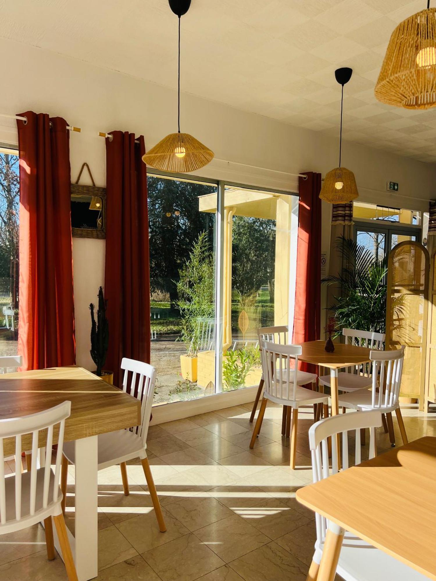 Motel Les Broussailles Mesves-sur-Loire Eksteriør bilde