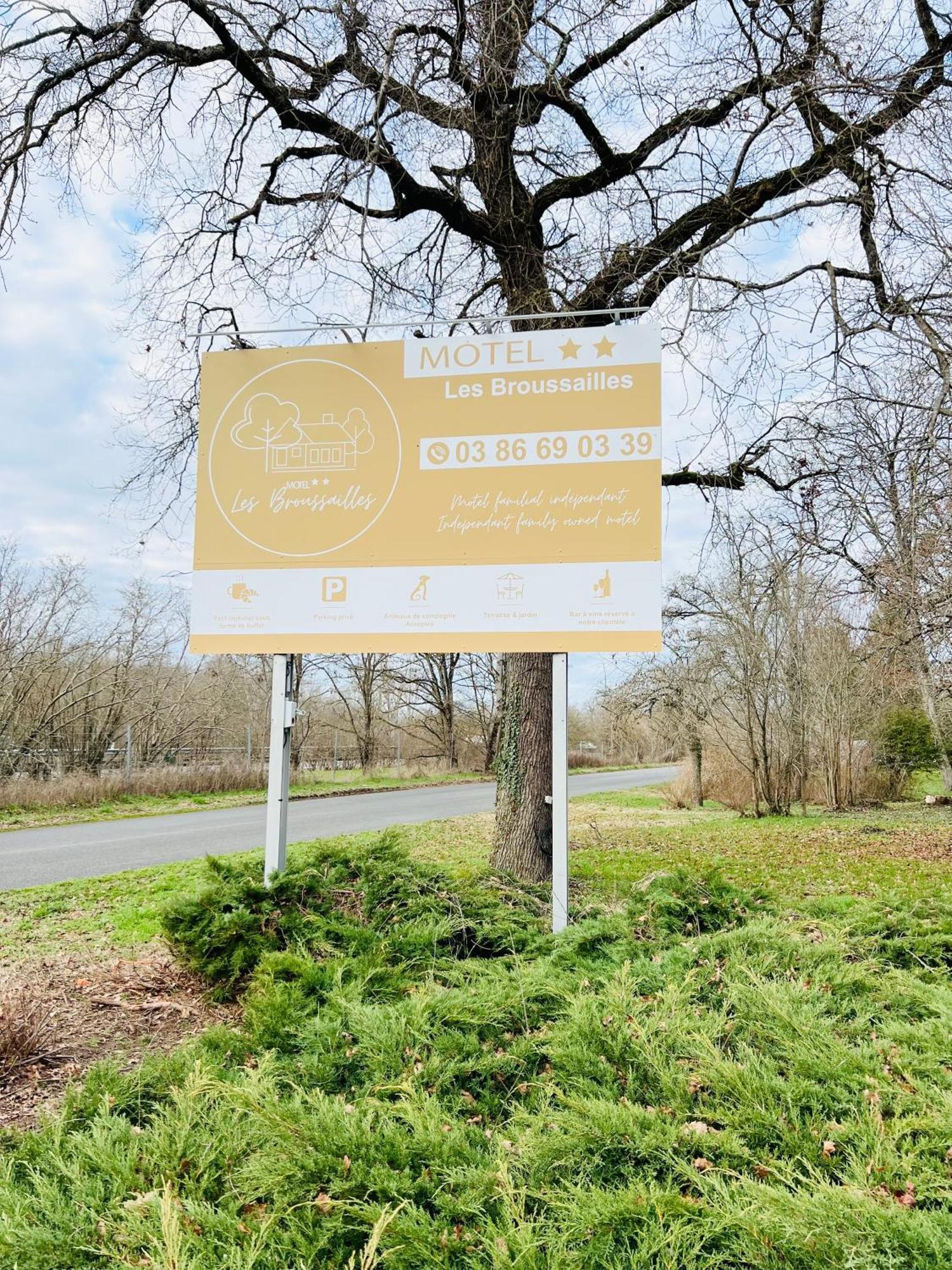 Motel Les Broussailles Mesves-sur-Loire Eksteriør bilde
